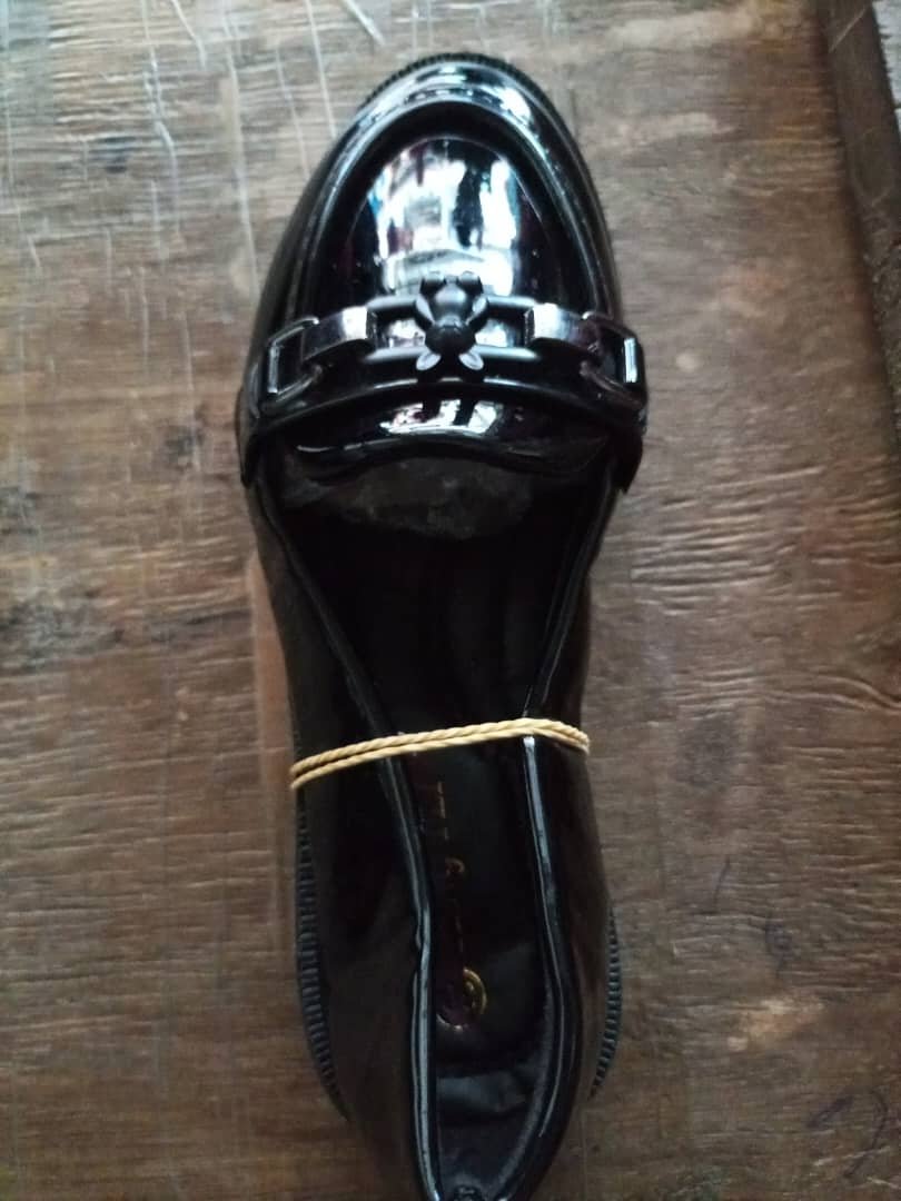 Black shoe 